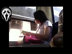 คลิปหลุดโป๊ไทย ส่งตรงจากมือถือหนุ่มไทยโคตรหื่นแอบถ่ายคลิปชักว่าวใส่นักศึกษาสาวบนรถเมล์