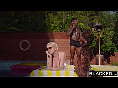 pornxxxฝรั่ง นางแบบสาวสุดเอ็กนอนอาบแดดเจอหนุ่มใจดีนวดให้จนเสียวเลยชวนไปสวิงกิ้งสุดฟินที่บ้าน