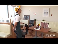 หนุ่มก่อสร้างมาจีบสาวร้านกาแฟเอาควยยัดเบอเกอร์มาป้อนให้อมอย่างเสียวเย็ดกันในร้านกาแฟมันสุดๆ